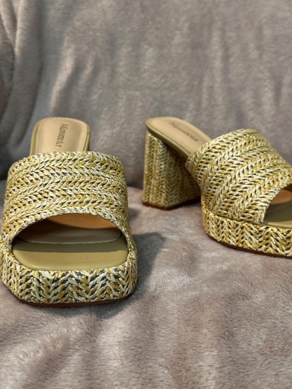 Moccacia gold woven block heel sandals brand new